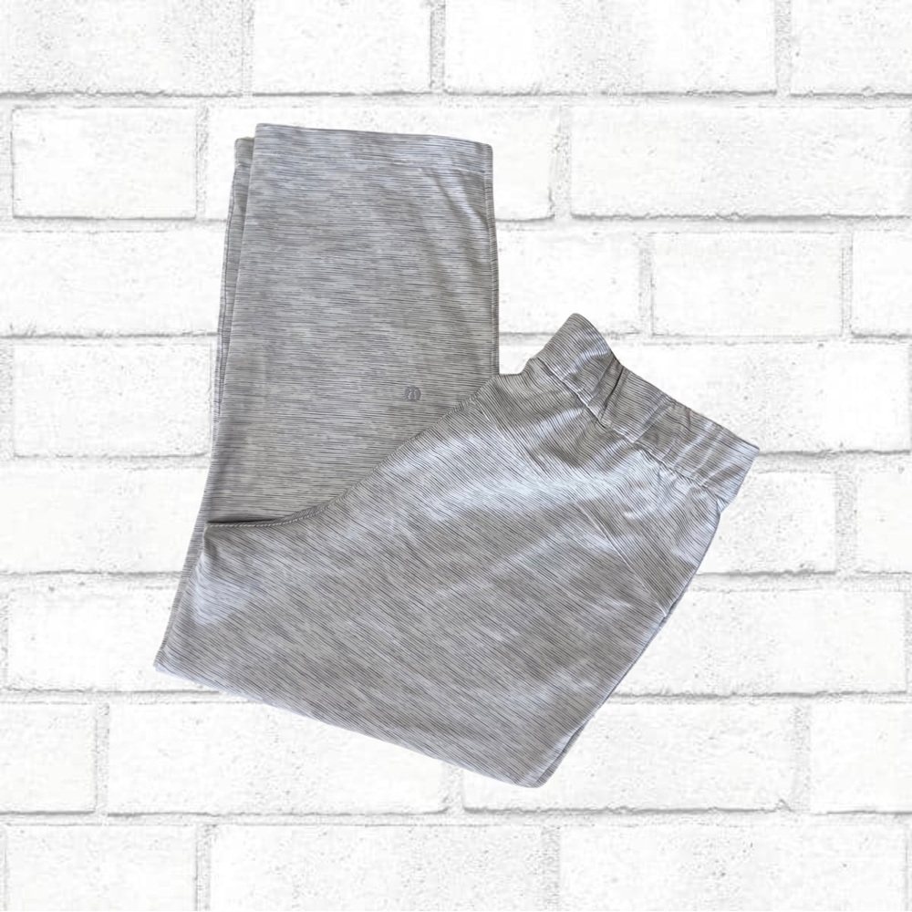 Lululemon Heather Grey On The Fly 23” Cropped Jogger Athlesure Pants